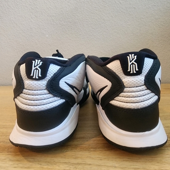 Nike Mens Kyrie Infinity TB Basketball Shoes DO9616-100 Black White Size 9.5 main image 10
